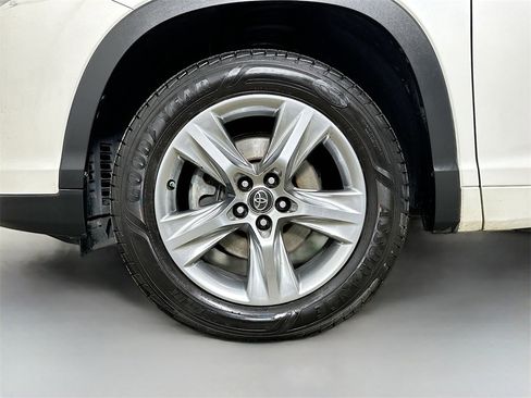 Used 2017 Toyota Highlander Limited image 41