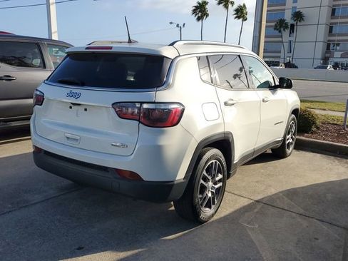 Used 2020 Jeep Compass Latitude image 3