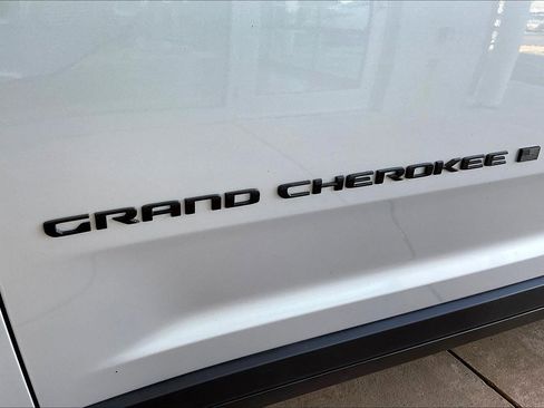 Used 2023 Jeep Grand Cherokee L Laredo AWD/4WD image 23