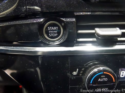 Used 2023 Nissan Pathfinder SL image 21