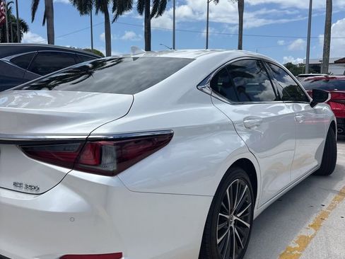 Used 2025 Lexus ES 350 w/ Premium Package FWD image 6