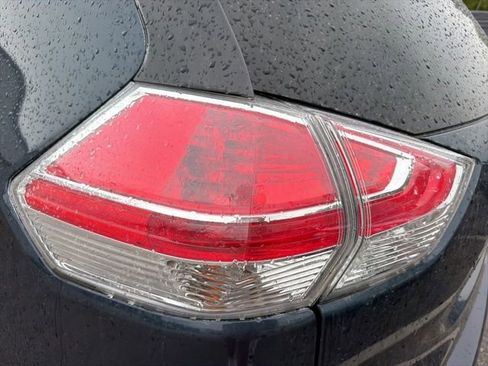 Used 2016 Nissan Rogue S w/ Appearance Package AWD/4WD image 7