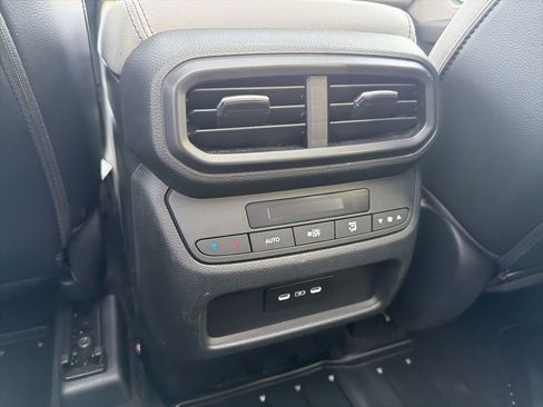 Certified 2025 Honda Pilot Touring image 39