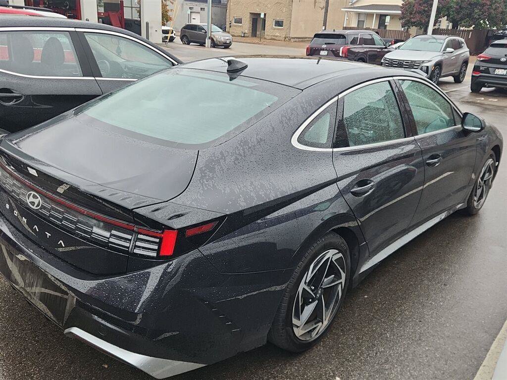 Used 2025 Hyundai Sonata SEL FWD image 4