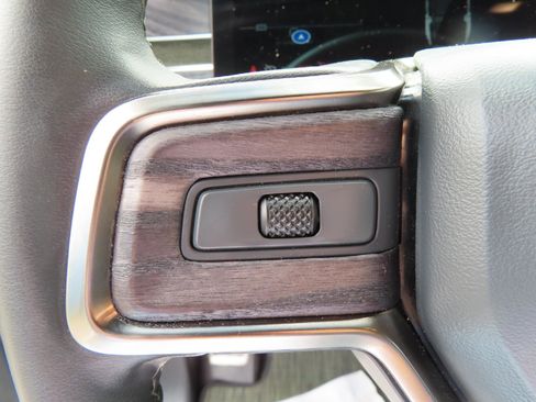 Used 2023 Rivian R1S Adventure AWD/4WD image 17