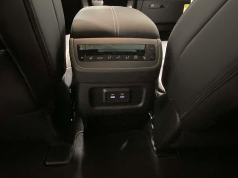 New 2026 Nissan Pathfinder SL image 10