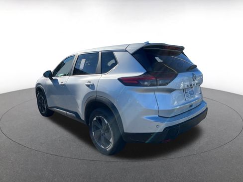 Used 2025 Nissan Rogue SV image 5