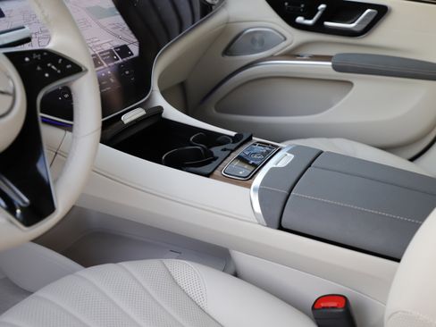 Used 2022 Mercedes-Benz EQS 580 4MATIC Sedan image 22