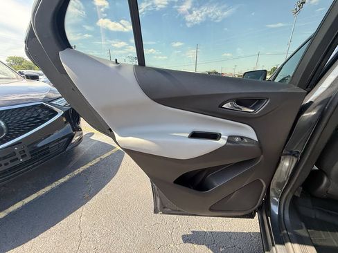 Used 2019 Chevrolet Equinox LT w/ Sun & Navigation Package FWD image 18