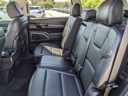 Certified 2025 Kia Telluride LX FWD image 18