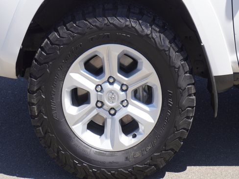 Used 2023 Toyota 4Runner SR5 AWD/4WD image 7