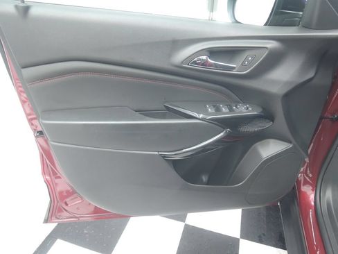 Used 2025 Chevrolet Trax RS FWD image 23