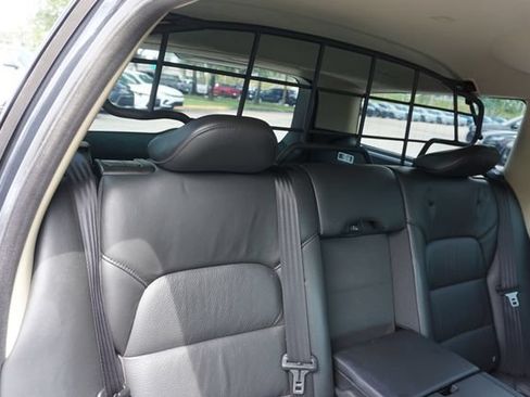 Used 2009 Volvo V70 FWD image 18