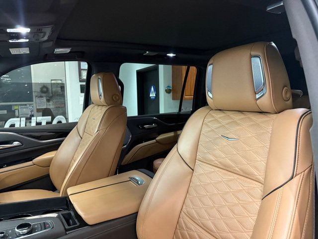 Used 2023 Cadillac Escalade ESV Sport w/ LPO, ONYX Package AWD/4WD image 8