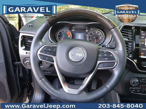 Used 2019 Jeep Cherokee Overland AWD/4WD image 4