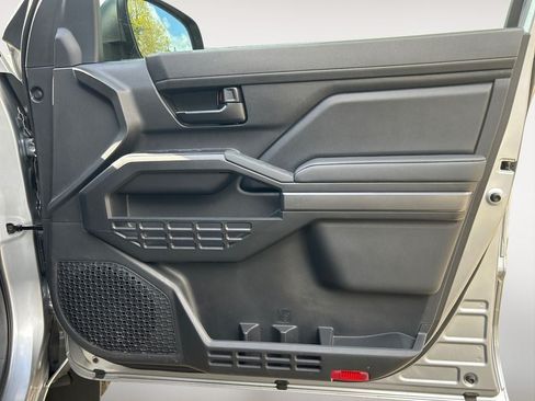 Used 2025 Toyota Tacoma SR5 AWD/4WD image 25