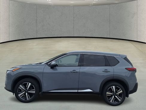 Used 2023 Nissan Rogue SL w/ SL Premium Package FWD image 2