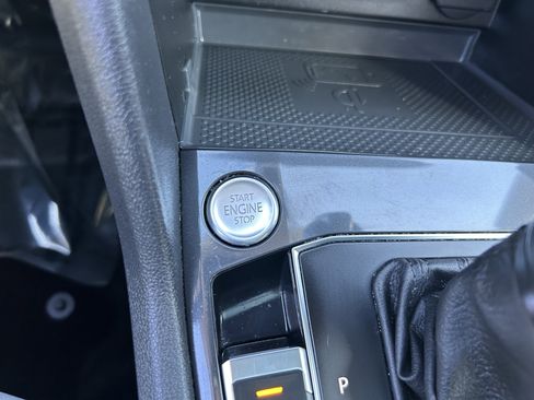 Used 2020 Volkswagen Tiguan SEL image 17