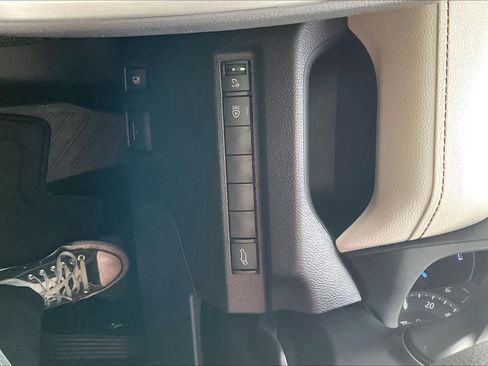 Used 2025 Toyota RAV4 XLE w/ Convenience Package AWD/4WD image 33