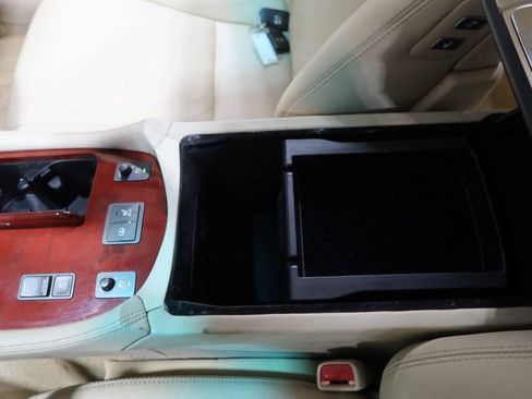 Used 2012 Lexus LS 460 w/ Comfort Pkg RWD image 36