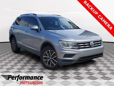 Used 2020 Volkswagen Tiguan SE image 1