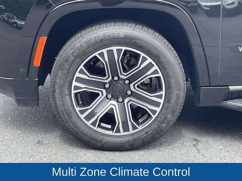Used 2024 Jeep Wagoneer Series II w/ Flexible Seating Group AWD/4WD image 12