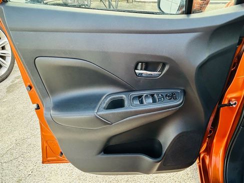 Used 2020 Nissan Versa SV image 9