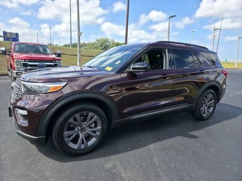 Used 2023 Ford Explorer XLT w/ Equipment Group 202A image 9