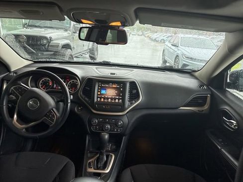 Used 2016 Jeep Cherokee 75th Anniversary FWD image 12
