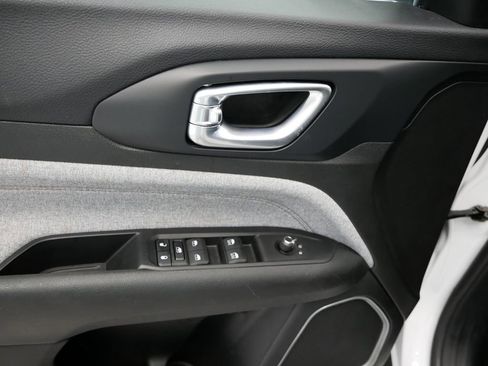 Certified 2022 Jeep Compass Latitude image 6