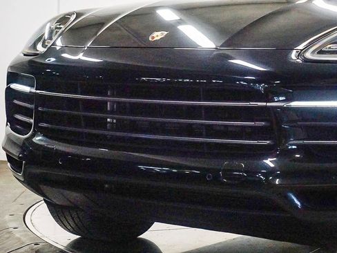 Used 2022 Porsche Cayenne Platinum Edition image 8