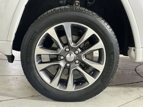 Used 2017 Jeep Grand Cherokee Overland image 20