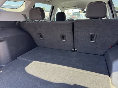 Used 2022 GMC Terrain SLE FWD image 16