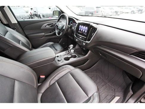 Used 2021 Chevrolet Traverse Premier w/ LPO, Blackout Package FWD image 34