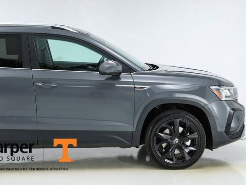 Used 2023 Volkswagen Taos SE w/ Panoramic Sunroof Package FWD image 50