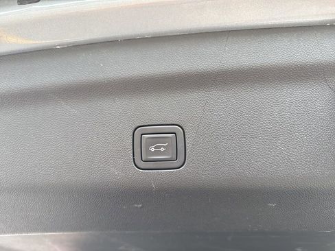 Used 2023 GMC Yukon Denali image 32