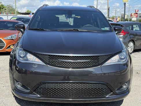 Used 2020 Chrysler Pacifica Touring-L AWD/4WD image 10