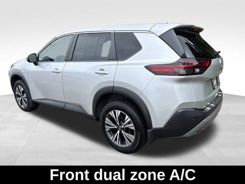 Used 2022 Nissan Rogue SV image 3