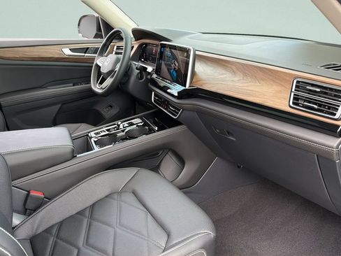New 2026 Volkswagen Atlas SE FWD image 32