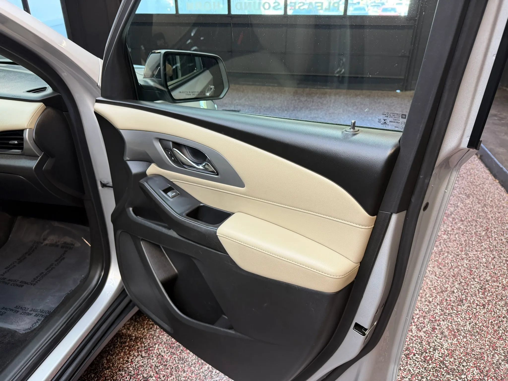 Used 2022 Chevrolet Traverse LS AWD/4WD image 31