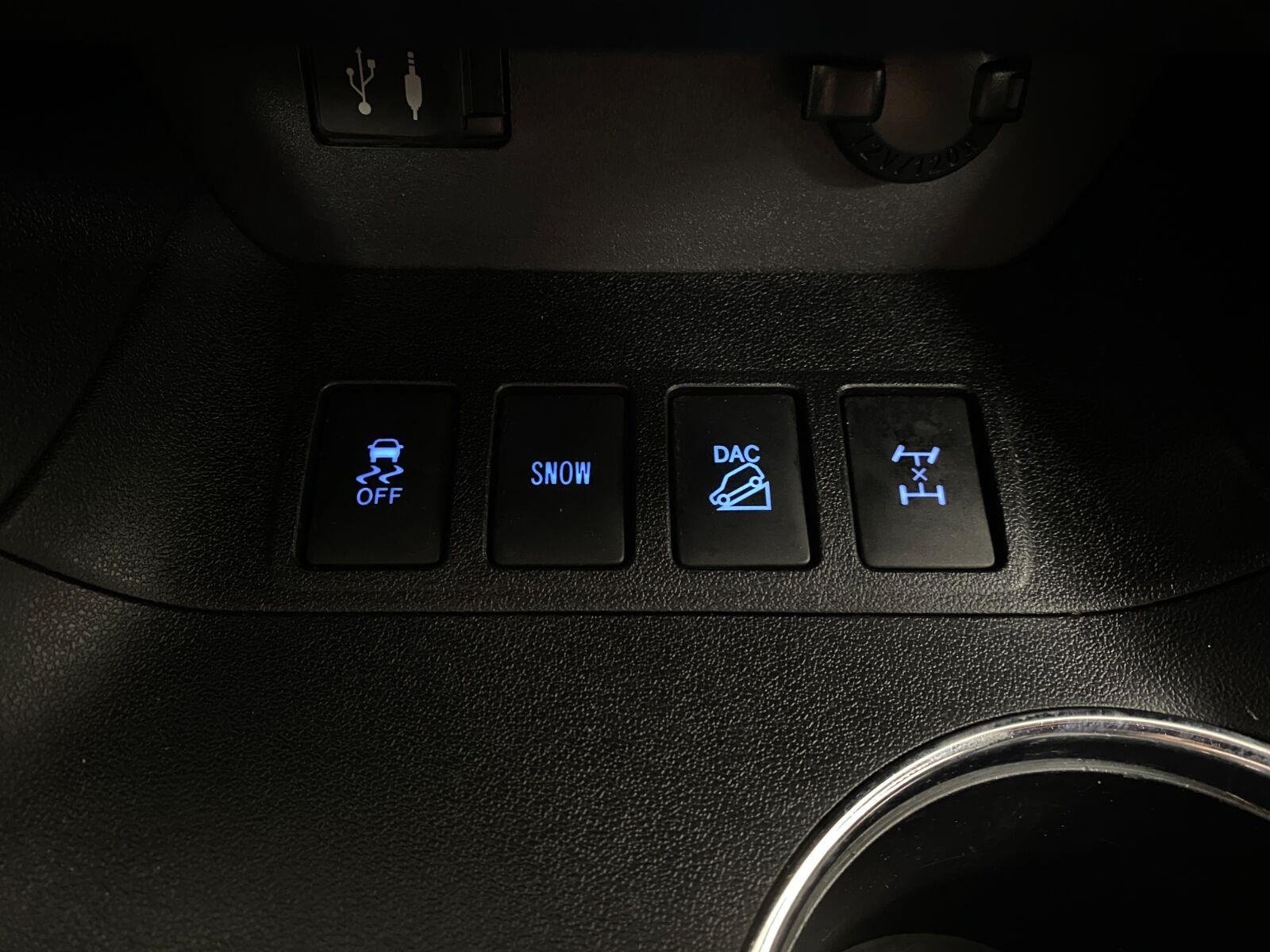 Used 2015 Toyota Highlander XLE AWD/4WD image 25