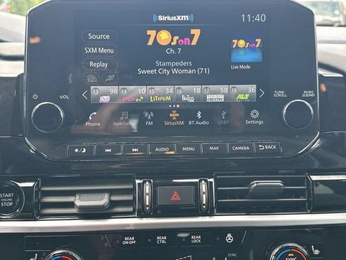 Used 2025 Nissan Pathfinder SL FWD image 13