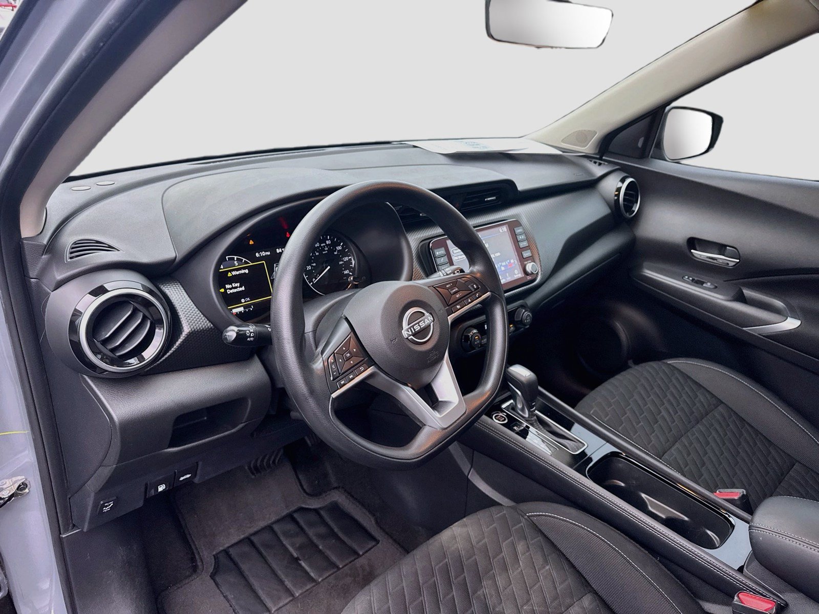 Used 2022 Nissan Kicks SV w/ Interior Electronics Package FWD image 9