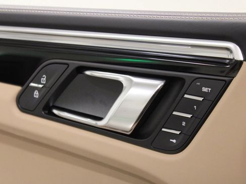 New 2026 Porsche Macan image 20