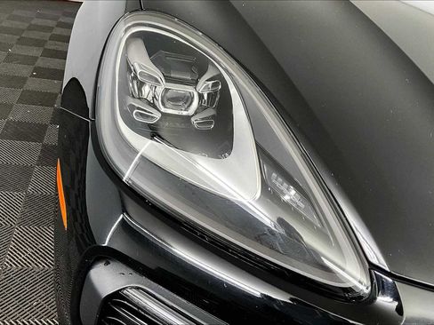 Used 2022 Porsche Cayenne image 51