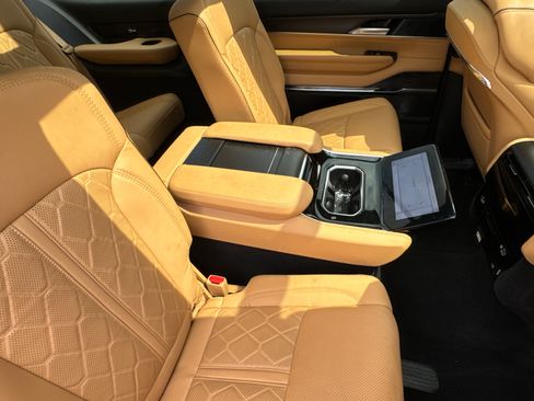 Certified 2025 Jeep Grand Wagoneer Series III w/ Quick Order Packagew 28T AWD/4WD image 18