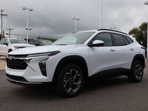 New 2026 Chevrolet Trax LT w/ Driver Confidence Package image 5