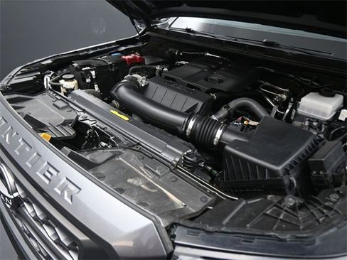 Used 2024 Nissan Frontier SV image 10