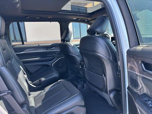 Used 2024 Jeep Grand Cherokee L Limited w/ Luxury Tech Group II AWD/4WD image 11