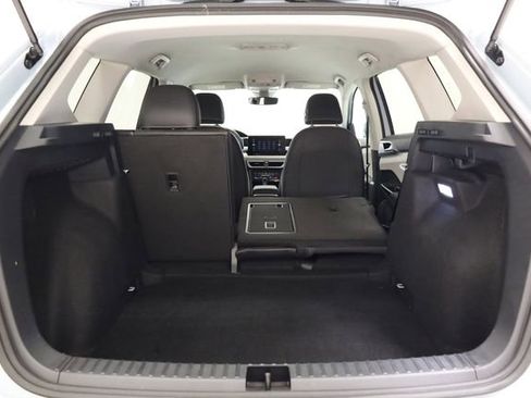 Used 2025 Volkswagen Taos SE image 31